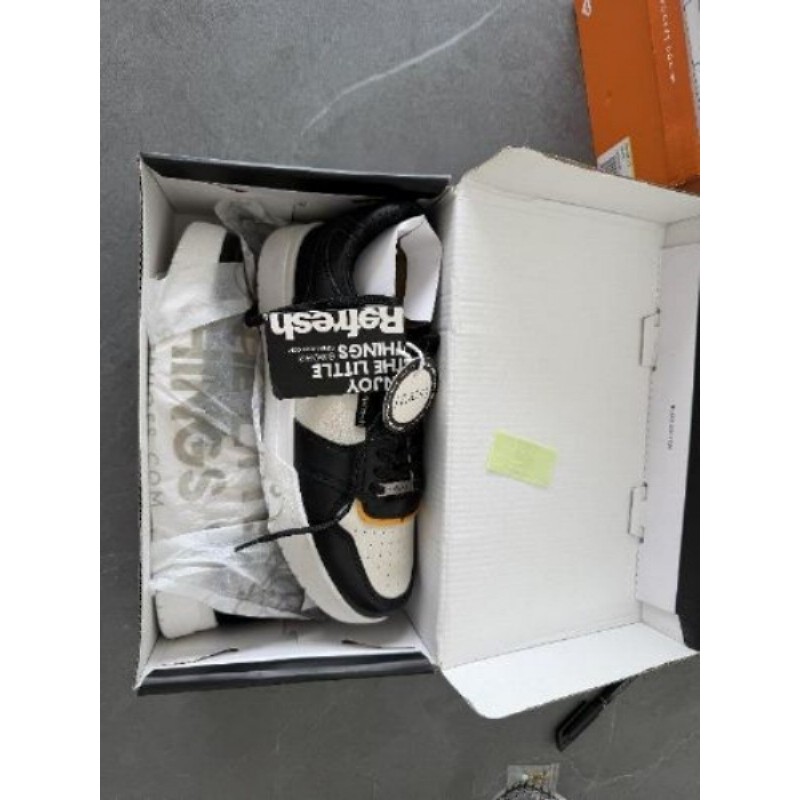 Basket neuve taille 40