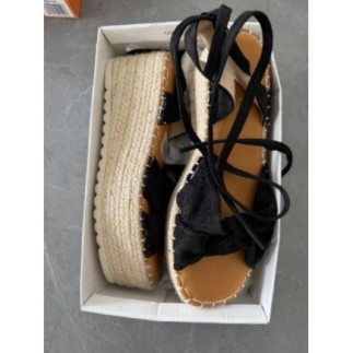 Chaussures femme neuves...