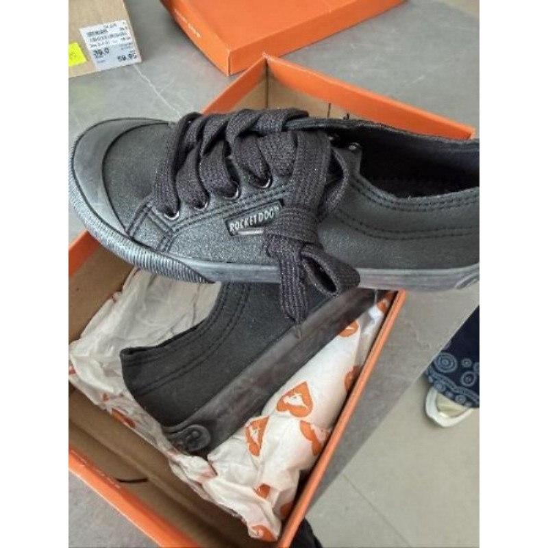Basket enfant neuve taille us 13M