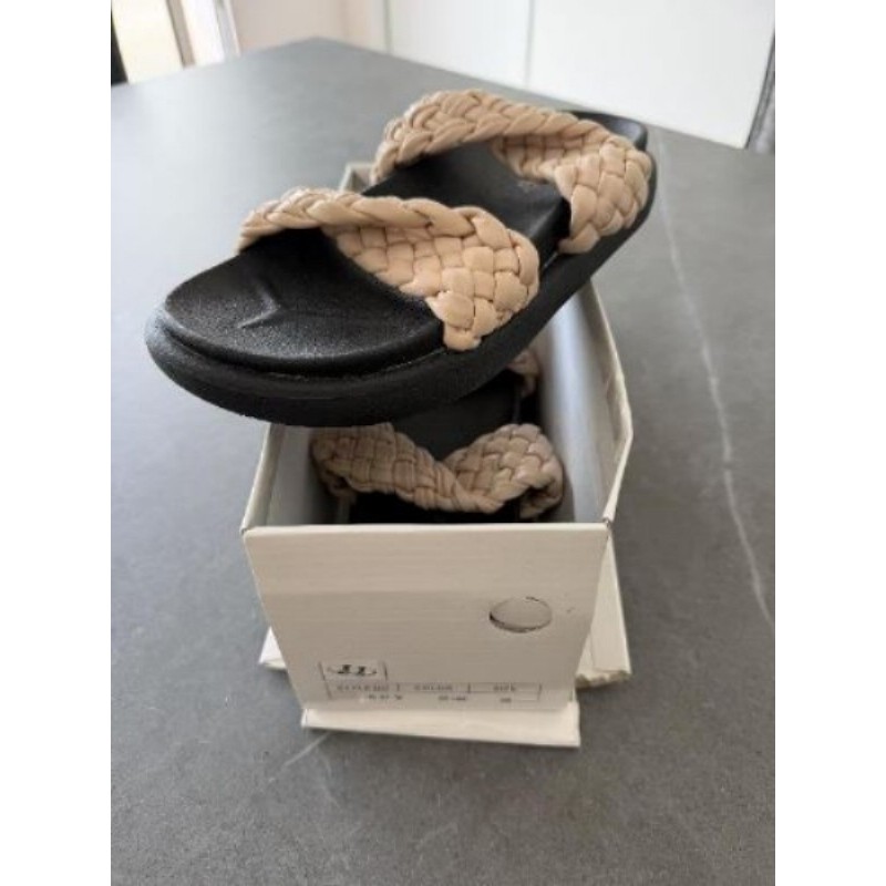 Chaussures femme neuves 38