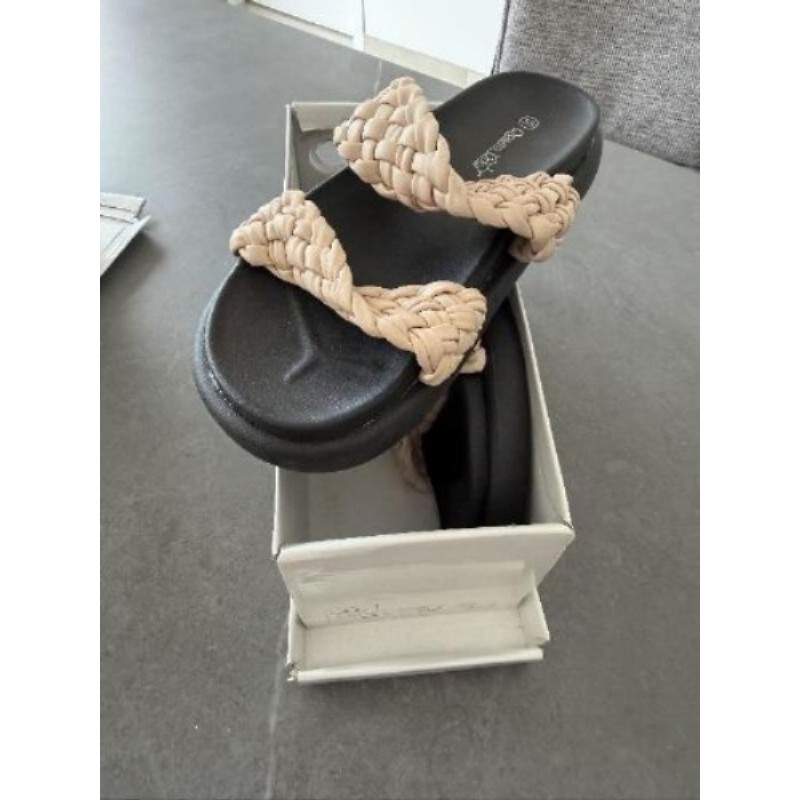 Chaussures femme neuves taille 38