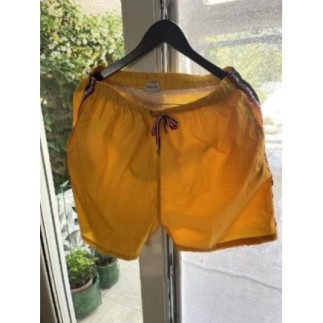 Maillot de bain jaune...