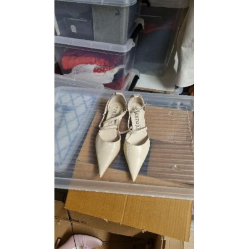 Chaussure beige plate T 38 Texto