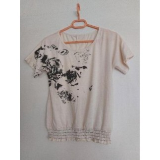 Tee-shirt beige motifs...