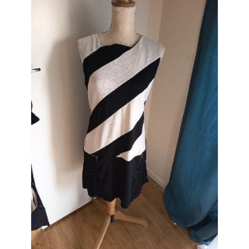 ROBE BLANC/NOIR TAILLE 44/46