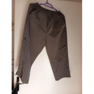 PANTACOURT GRIS/VERT LEGER TAILLE 46/48