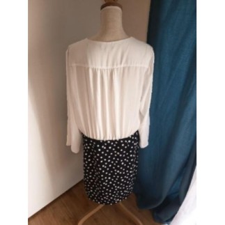 ROBE HAUT BLANC ET POIDS...