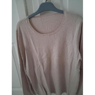 Pull léger beige avec des...