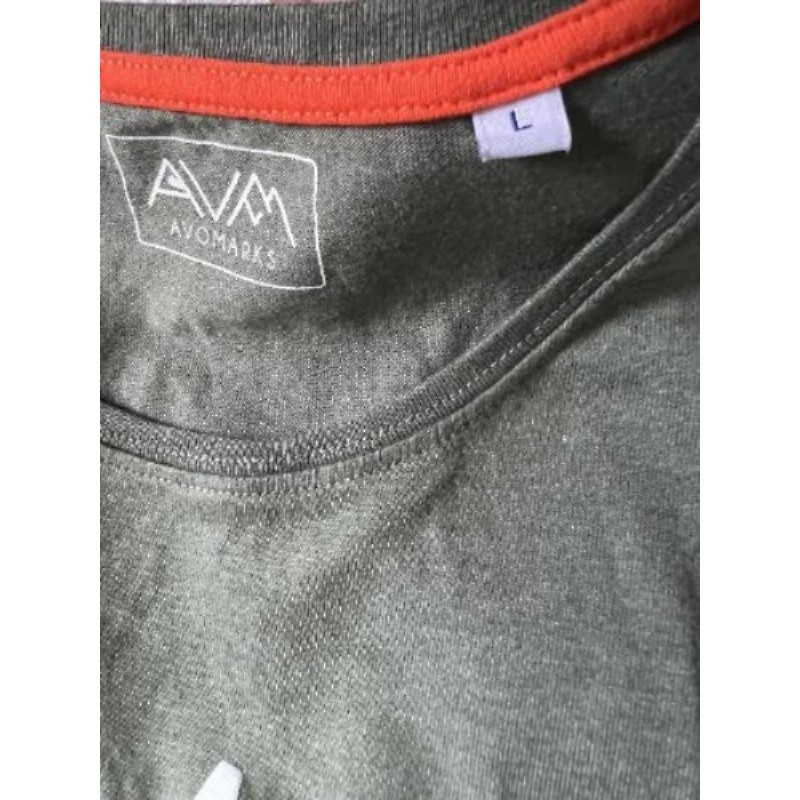 T-shirt AVOMARK , neuf, taille L