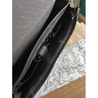 Cartable noir de la marque Delsey, état, impeccable, avec clé du cadenas, état neuf