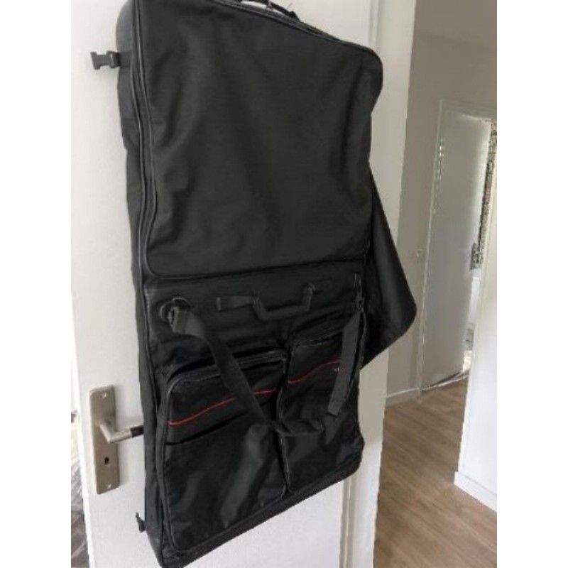 Portant  voyage pour costume, très bon état, Marque Delsey, couleur noir