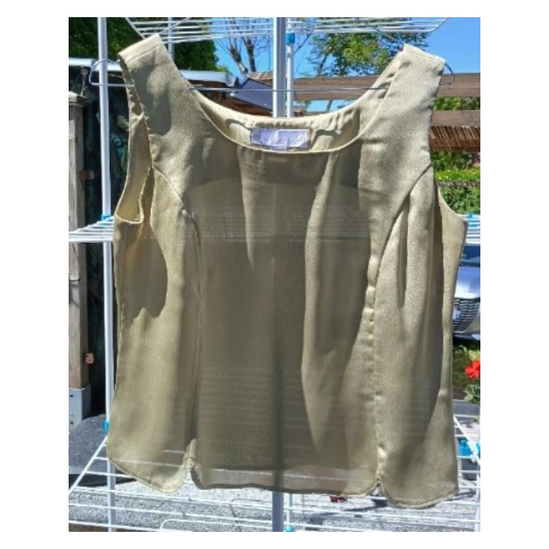 Petit haut sans manches vert amande taille 38  " un.jour ailleurs "