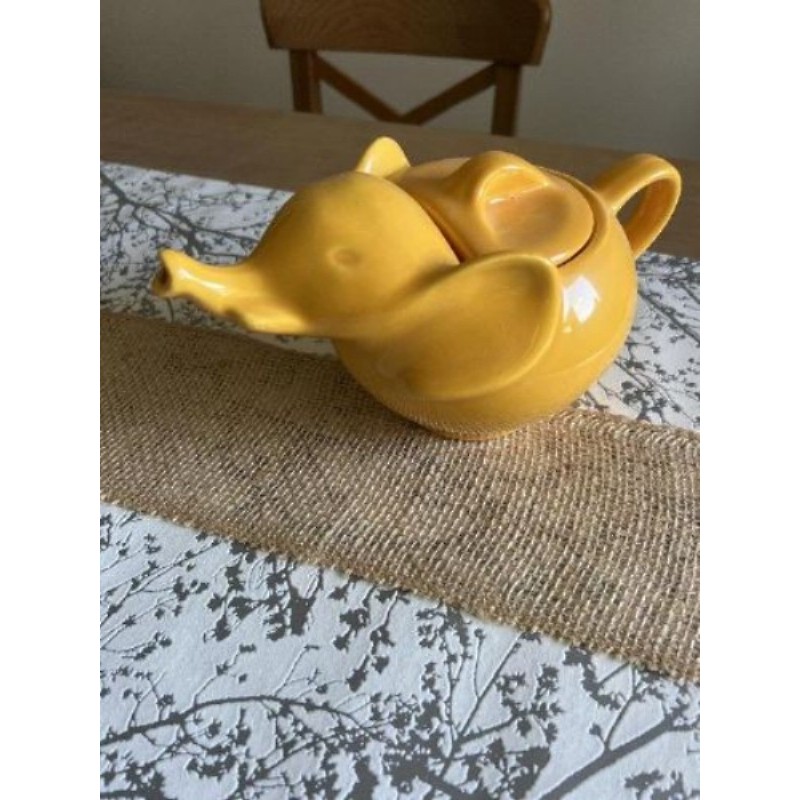 Théière, éléphant, orange