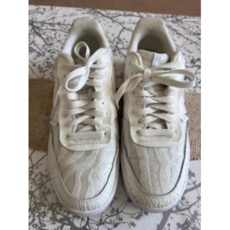 Basket NIKE blanche taille 40 