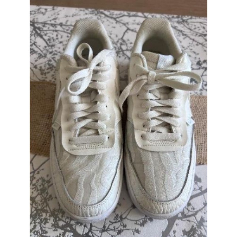 Basket NIKE blanche taille 40 