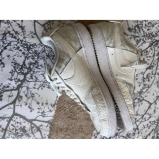 Basket NIKE blanche taille 40 