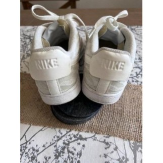 Basket NIKE blanche taille 40 