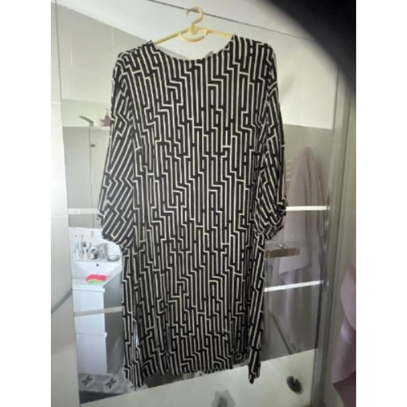 Robe blanche et noire H/M t/ 44
