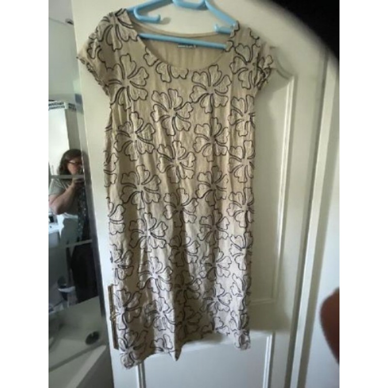 Robe beige à fleurs bleue taille 46 lin