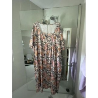 Robe fleurie, grise et rose 46