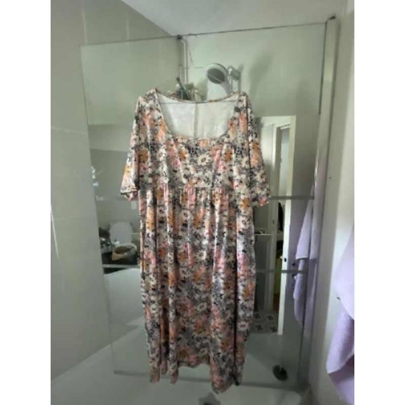 Robe fleurie, grise et rose 46