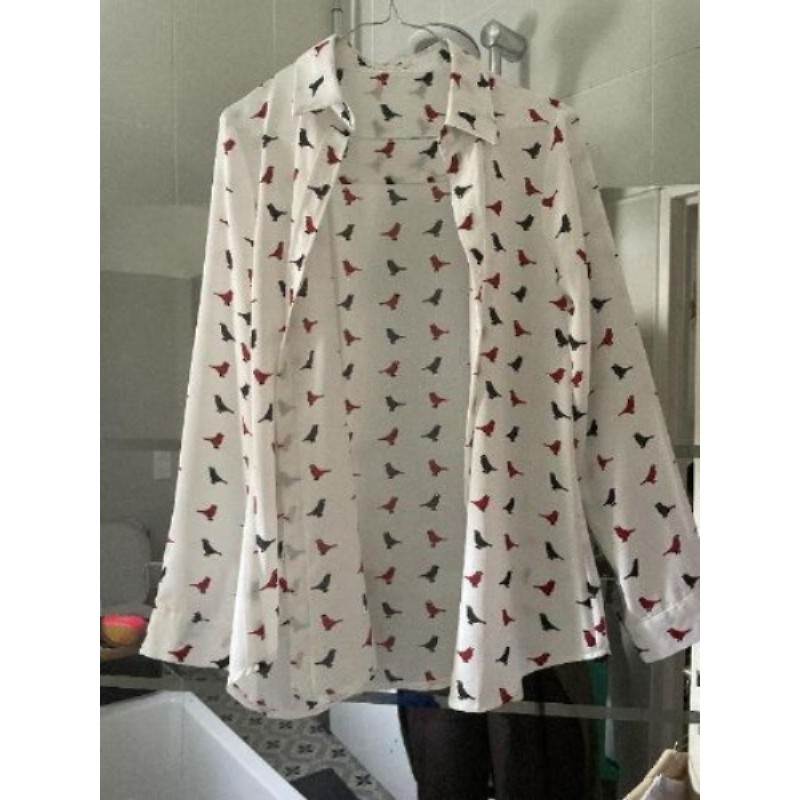 Chemise blanche, oiseaux, bleu et rouge taille 40 42