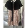 Ensemble robe multicolore, petite veste noire, ceinture noire, taille M