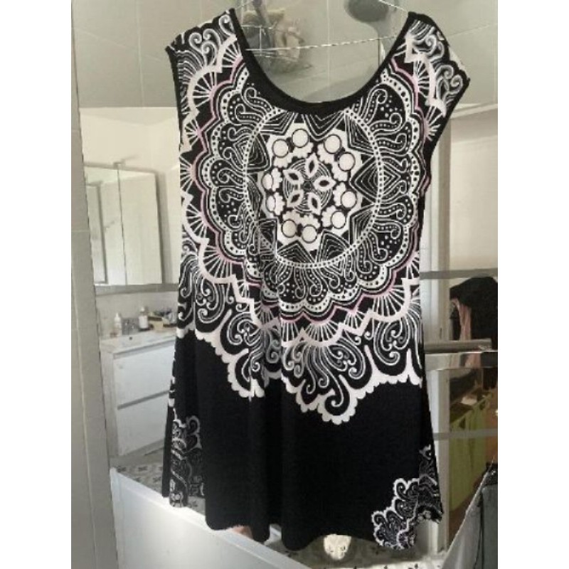 Haut noir, blanc, rose, taille 44