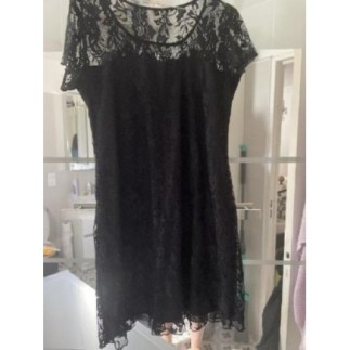 Robe dentelle noire, taille...