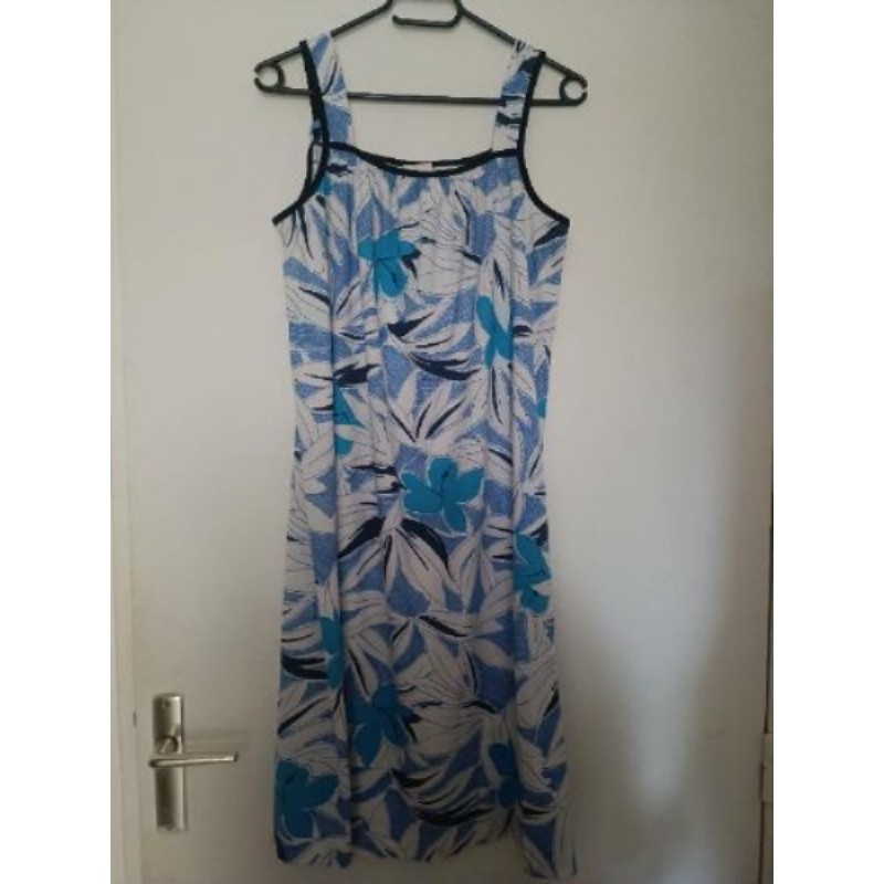 Robe blanche et bleue T44