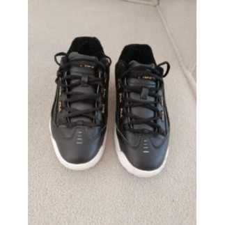 Baskets noires adidas...