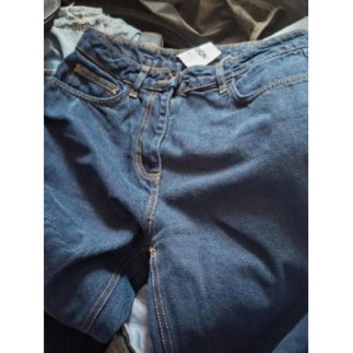 Jean bleue foncer taille 32 