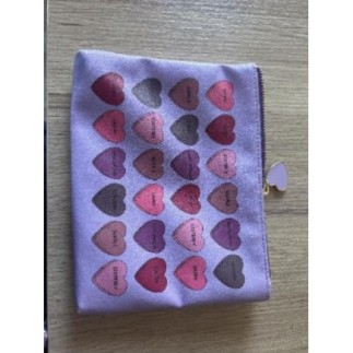 Pochette violette cœurs 