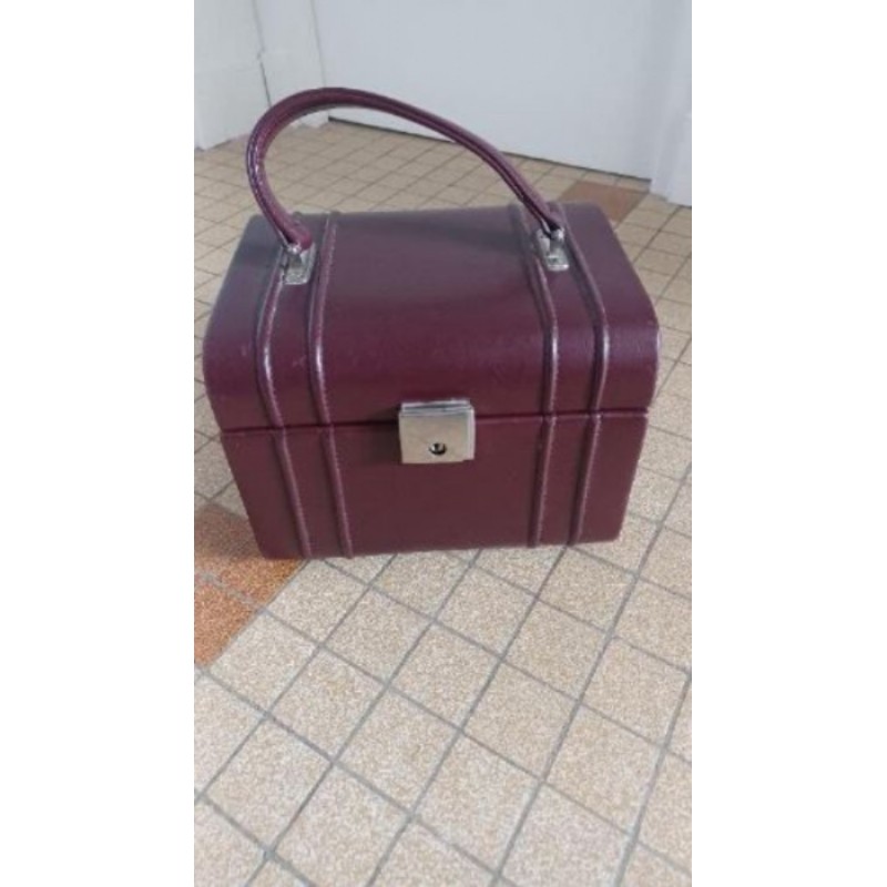 Vanity bordeaux vintage 