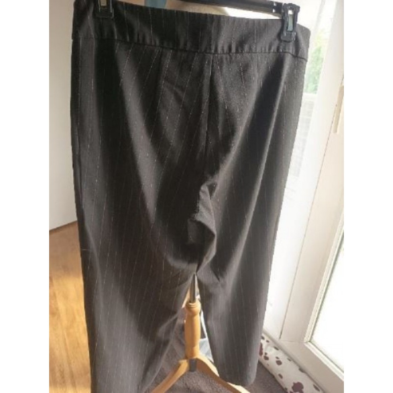 Pantalon noir, rayures voilette Taille 48 Kiabi