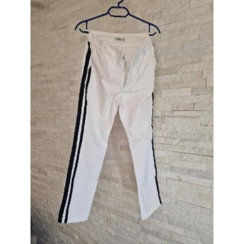 Pantalon blanc bordure noir stradivarius taille 36