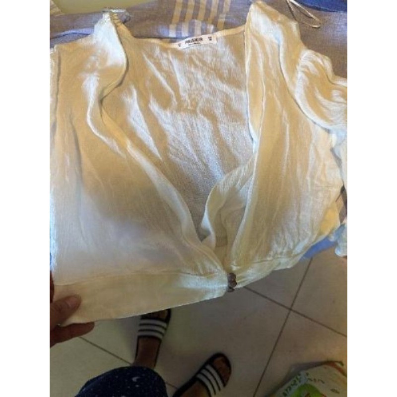 Chemise courte blanche marque ( pull and Bear)