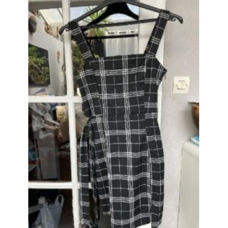 robe noir et blc à carreaux...