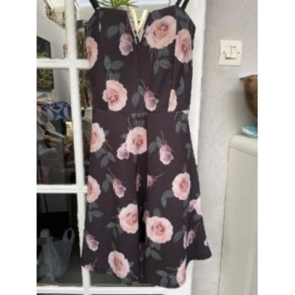 robe noire + roses T34
