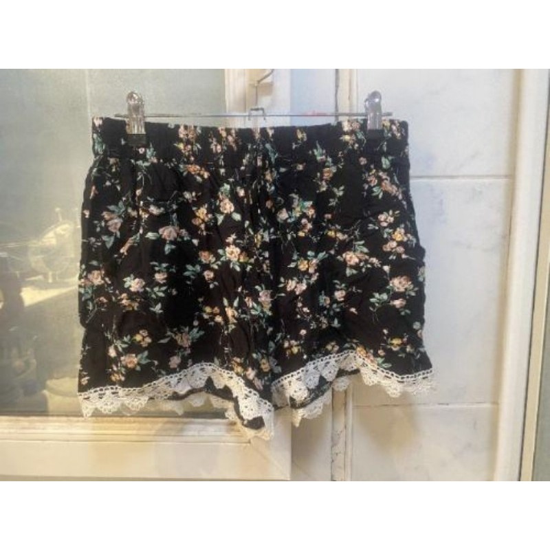 short noir fleuri à dentelle Taille XL