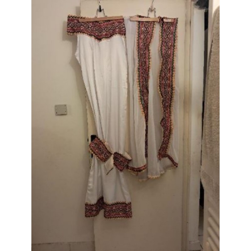 Robe traditionnelle berbère blanche brodée  cape en + et ceinture T38/40