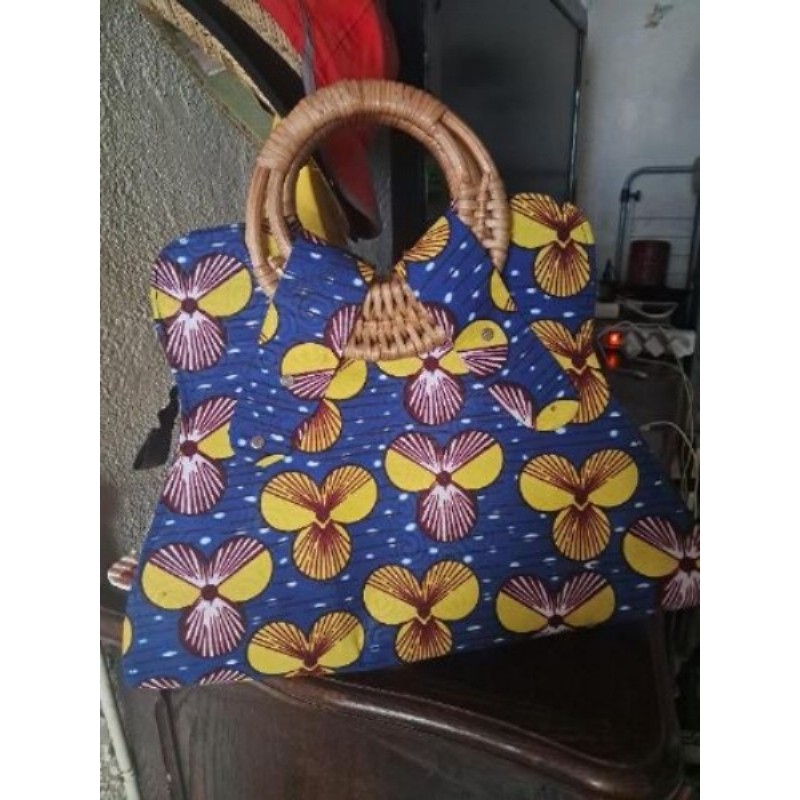 Sac en tissu Wax Africain bleu fleurs jaunes poignées en rotin