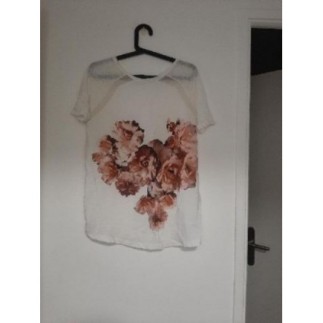 T-shirt Zara avec des fleurs 