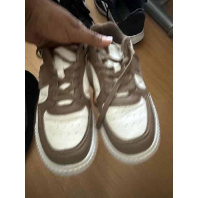 Chaussures femme couleur blanche et marron 