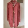 Chemise de nuit, manches longues, boutonnage devant. Neuve. Marque Tissaia. Taille M. Motifs rouge e