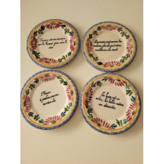 Lot 4 petites assiettes...