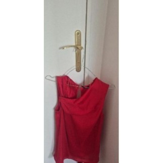 Haut sans manche rouge...