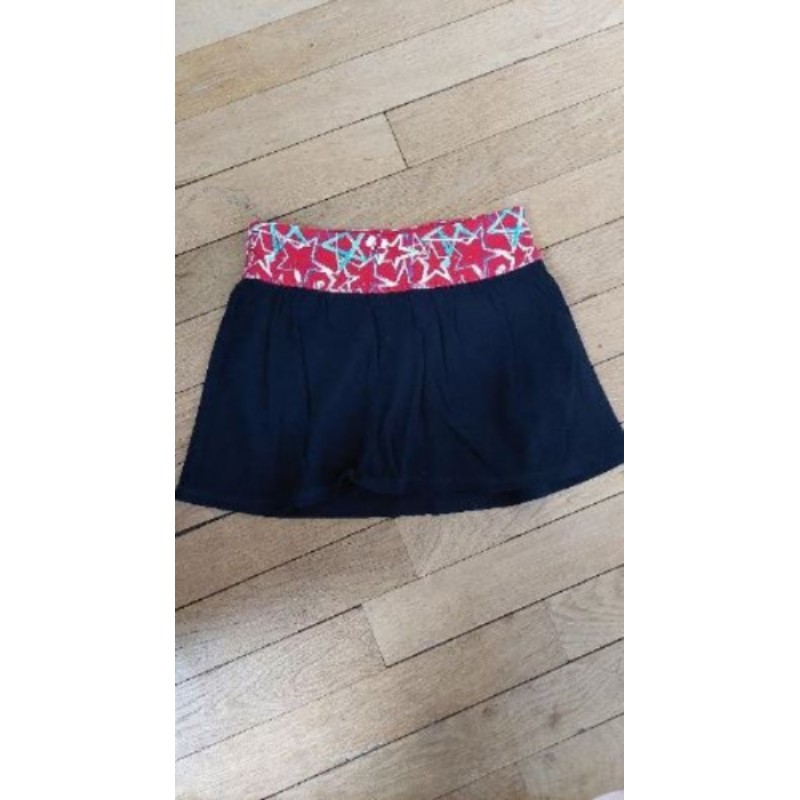 Jupe avec shorts noir/etoiles rouges - SO - 7/8 ans
