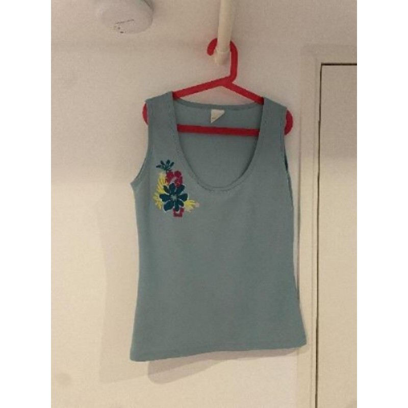 Débardeur bleu turquoise avec fleurs