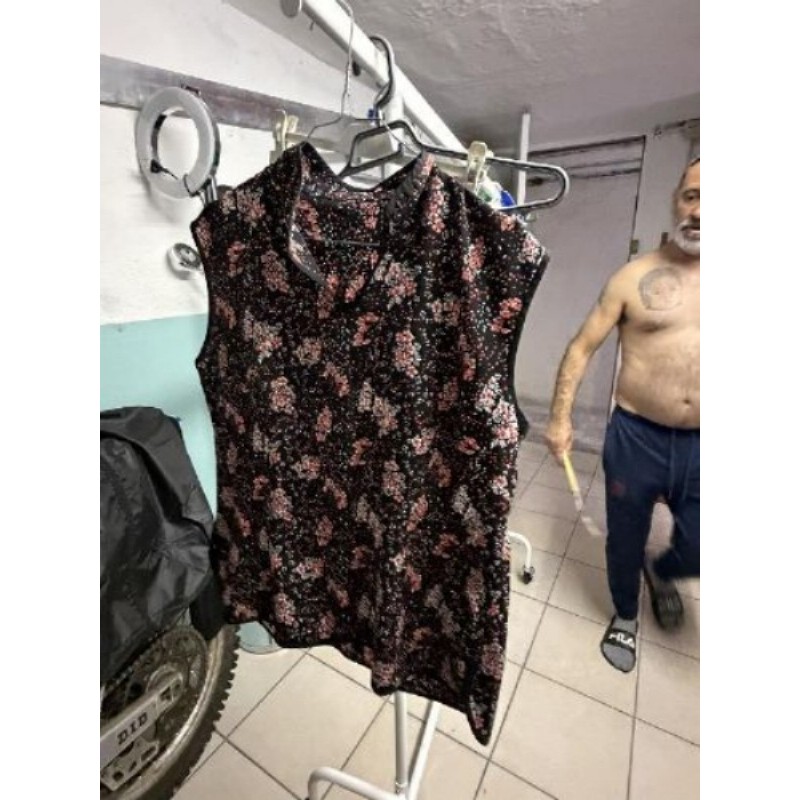 HAUT NOIR FLEUR ROUGE T40-42